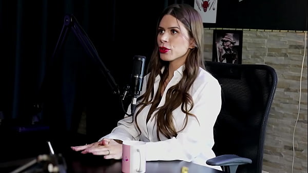 Morena mostra sua linda buceta e recebe uma massagem após dizer que recebeu dicas de outros criadores, tirou a roupa na yoga, e se acha mercenária – Pati Ferraz (WATCH ON: SHEER/RED)