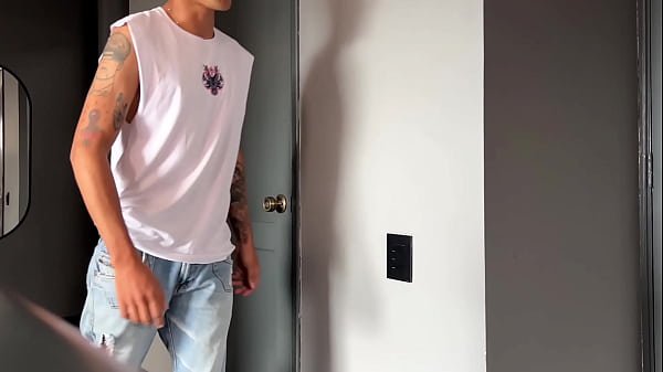 Busty masseuse relieves my knee pain by massaging my cock – Daniela Gomez & Thiago Lopez