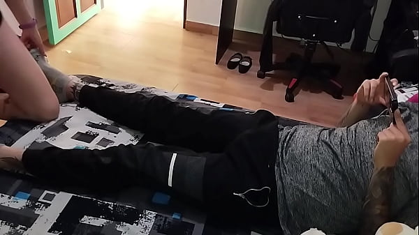 hermanastra con ganas de verga me seduce y terminamos follado en la casa de sus padrastros