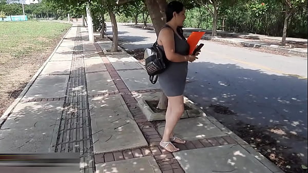 Mi madrastra cachonda me convence de follar después de un caliente masaje – Dejo su coño lleno de semen